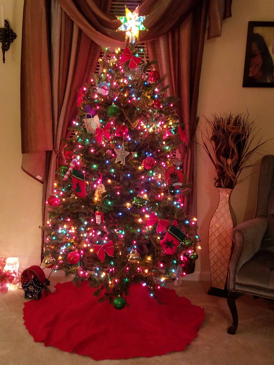 sisjonesing's tweet photo. It's beginning to look alot like CHRISTmas 🎄🎁📿👑👼#merrychristmas https://t.co/vZtUn8ntom