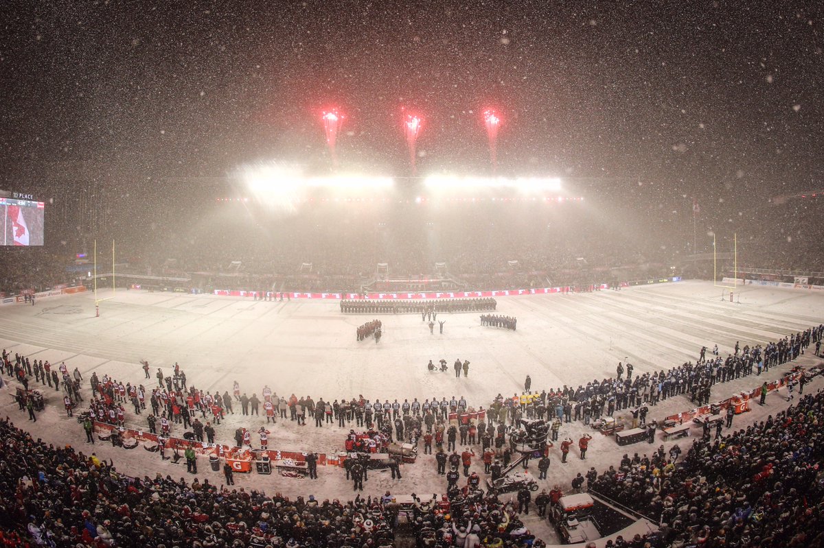 CFL's tweet photo. ❄️🇨🇦🏈.

We love our game.

#GreyCup https://t.co/GbxV66mfUX