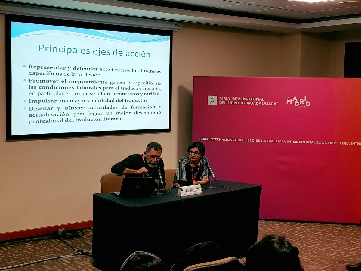 Traductores_OMT's tweet photo. Arturo Vázquez, presidente de la Asociación Mexicana de Traductores Literarios (Ametli), presenta el Diplomado en Traducción Literaria y Humanística. #SJ2017 https://t.co/5T8UK6SaB1