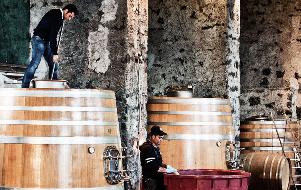 quench_mag's tweet photo. #InsideQ Indigenous grapes make Sicily the go-to region for intense wines https://t.co/jWtwE5YHX1 https://t.co/kR4syiqFLg