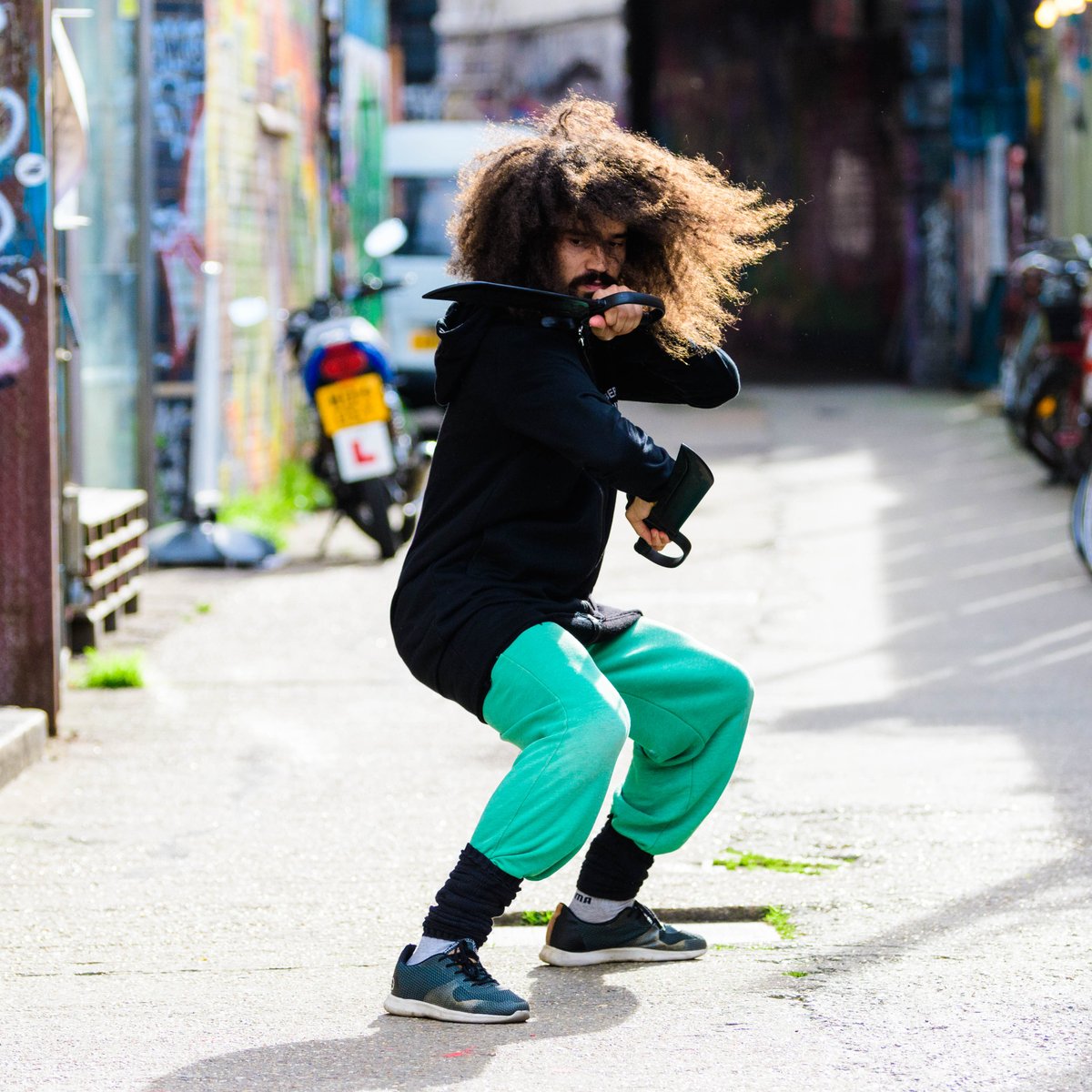 londonkestrel's tweet photo. At an #outdoor #photoshootin #hackney #hackneywicks doing #drunken #drunkenmaster #kungfu #wingchun #vingtsun in an #alleyway #martialarts #colour #curyhair #origamiman #bighair #curlyhair https://t.co/tbdx1YoQYl