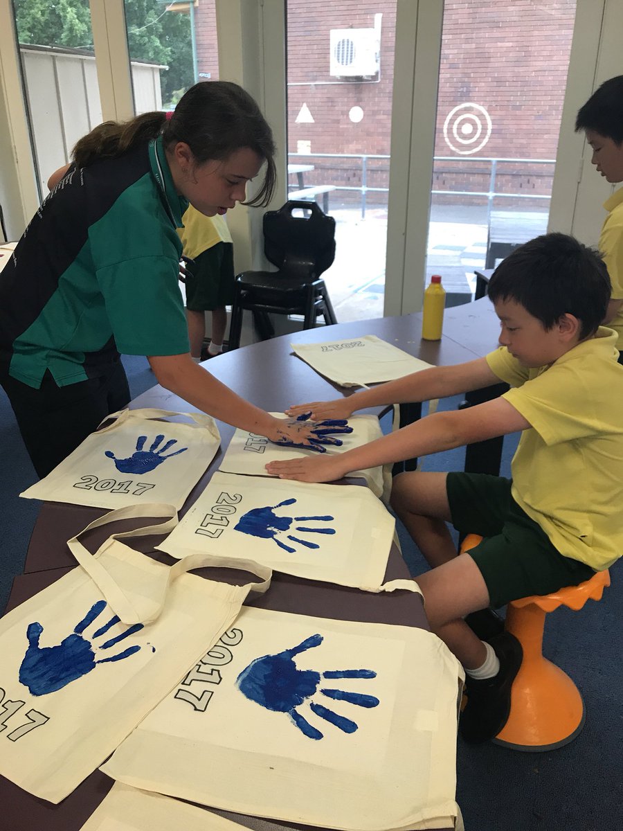 JaimeeHutchens's tweet photo. Amazing Race prep! #2017_TeamPablo @ermington_west @CaptainJackEWPS @mcleodjuliet1 https://t.co/HxXfYLcv8D
