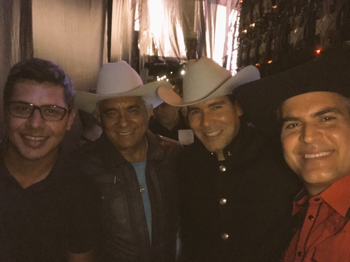vwinstonv's tweet photo. #CorazonLlaneroBolivar 8:30pm por @TVesAlDia con los máximos exponentes de la canta criolla🇻🇪🙏🏻😬 impulsado por el Pdte. @NicolasMaduro y @ConCiliaFlores https://t.co/DJ8T90humZ