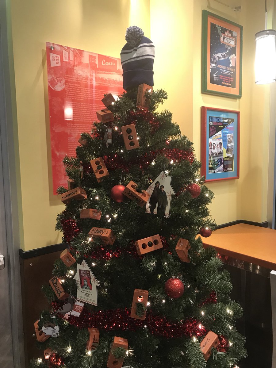 huskydad24's tweet photo. Hey @jjgarcia1014, I found a Christmas tree inspired by your basketball game #BricksOnBricks 😂 https://t.co/MpDD36kvQJ
