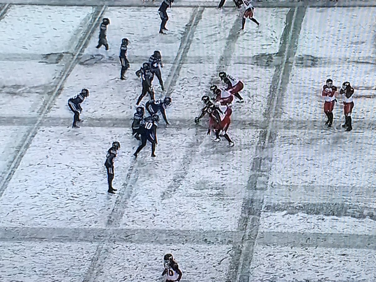 DeportesHoyCA's tweet photo. @100GreyCup Con nevada en Ottawa, Ontario se celebra el juego 105 de la final de la @CFL entre @calstampeders (Calgary) y @TorontoArgos (Toronto) 🏉#cflesp #cfl #CFLonTSN @netdeportesrd @SKorethoski @browserlp https://t.co/kFTkekoLuD