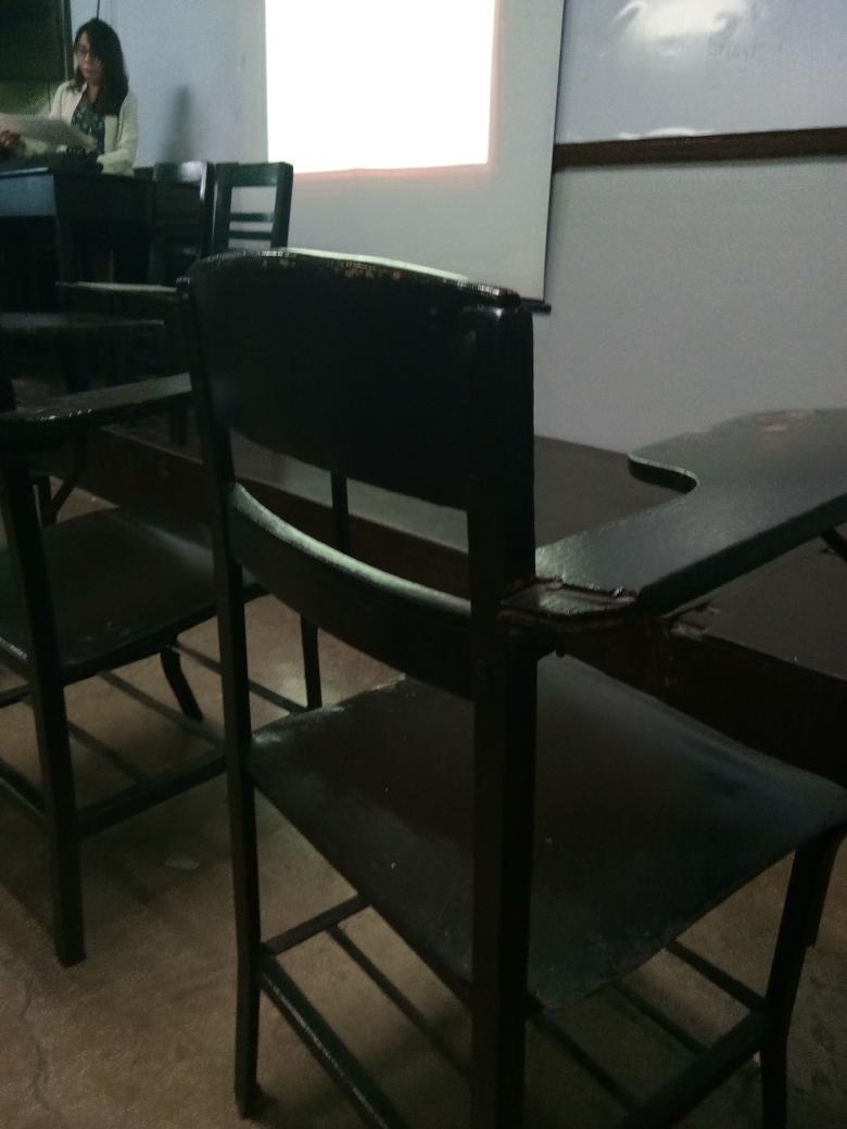 nadyabendita's tweet photo. Sobrang struggle nitooooo walang tao sa harapan. How to watch the livestream in this situation lol
#MissUniverse #Philippines https://t.co/i5GQhZeUB7