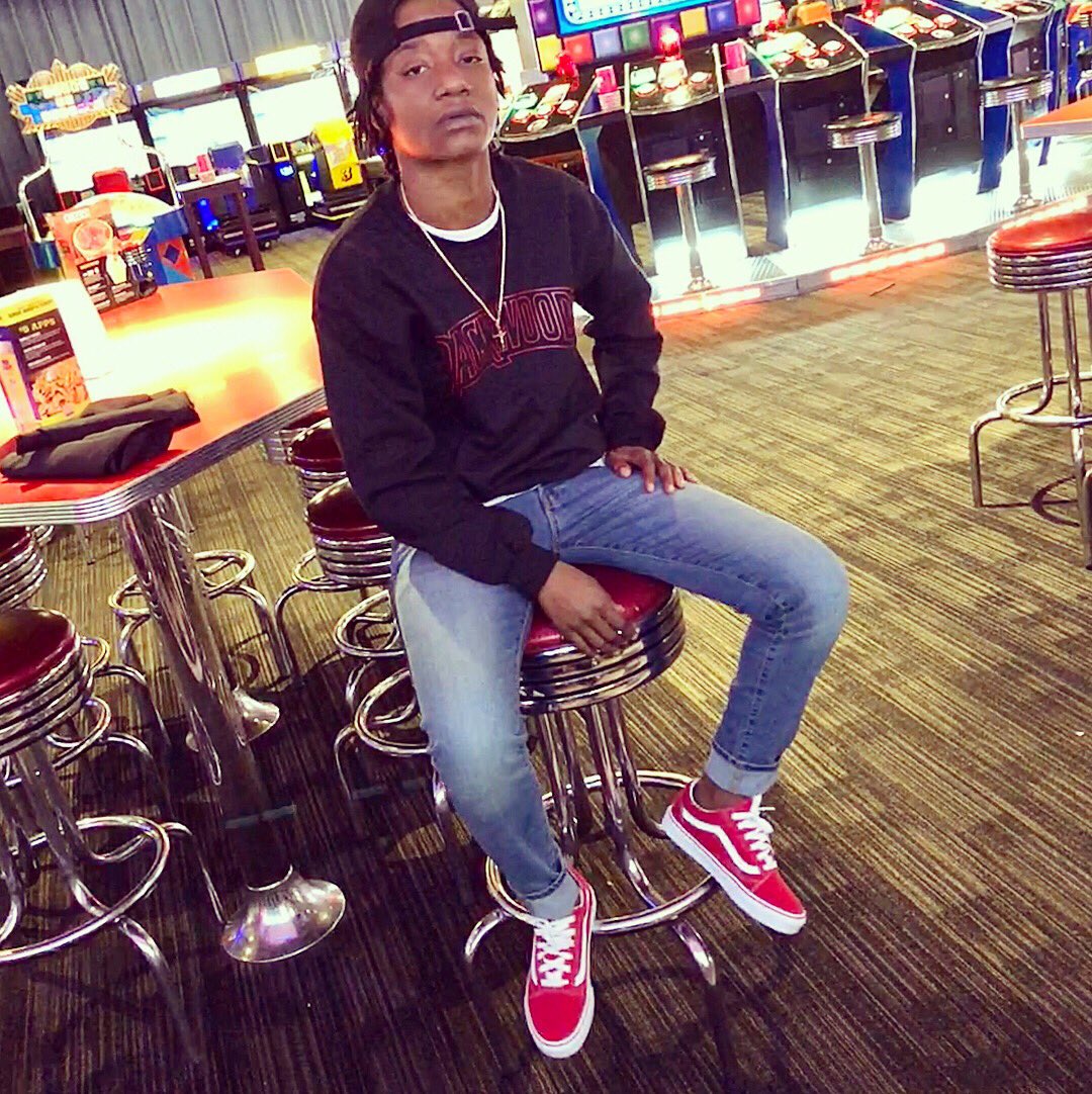 LevelxUp_'s tweet image. ain’t shit up 😎