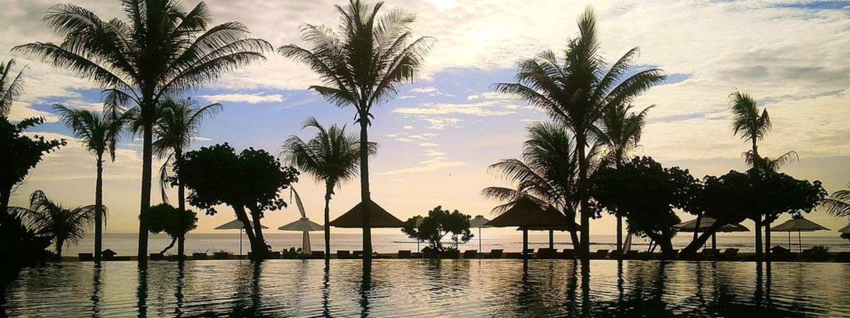 Volcanic activity from Mt Agung has left flights grounded and people stranded. Here is what you can do if your travel plans to Bali have been impacted. Read more bit.ly/2iSmRxI #bali #MtAgung