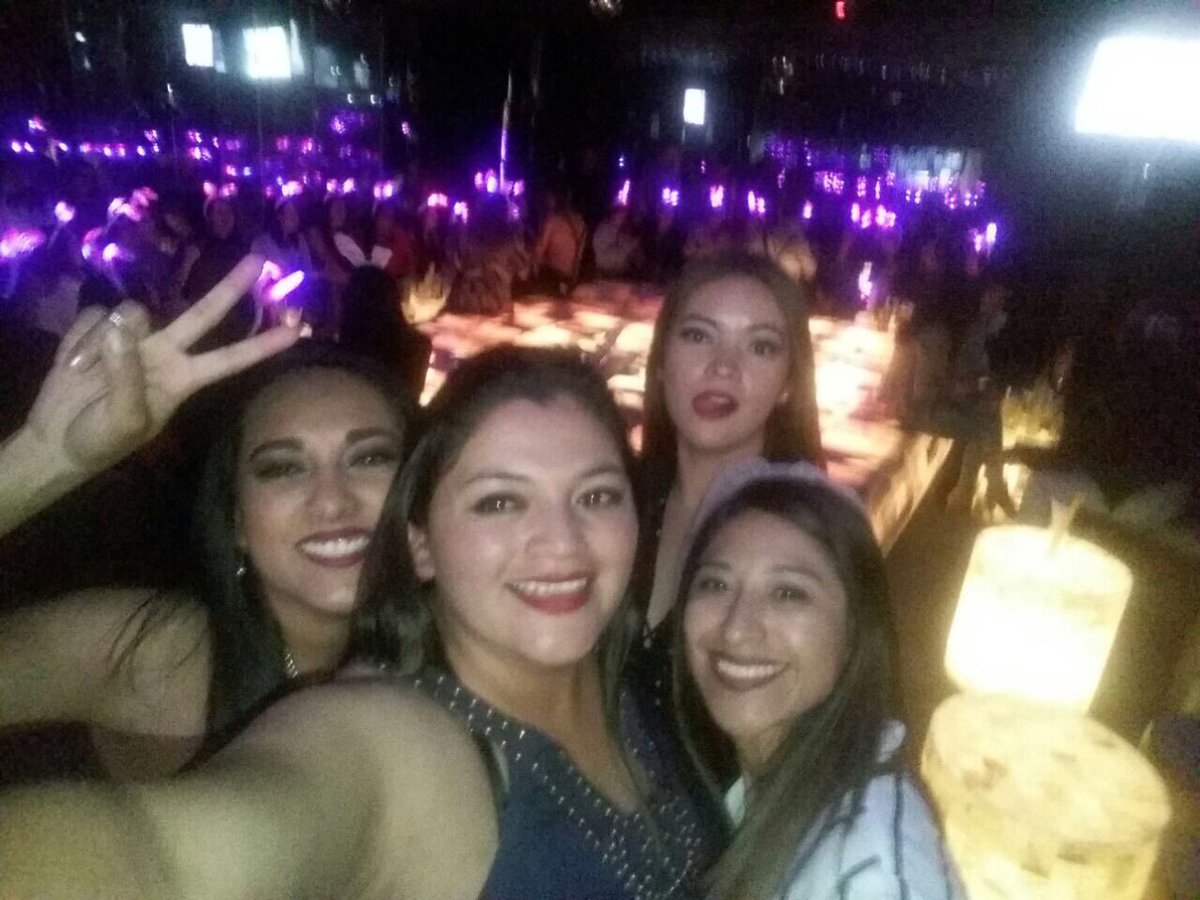mawitodoca's tweet photo. 🙈🙊👯♀️🕺🏼👯♀️ #quenochesita #teamjams #teambride https://t.co/igbGeasVm2