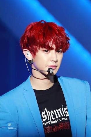 xpcyeon's tweet image. park chanyeol de cabelo vermelho é a minha religião