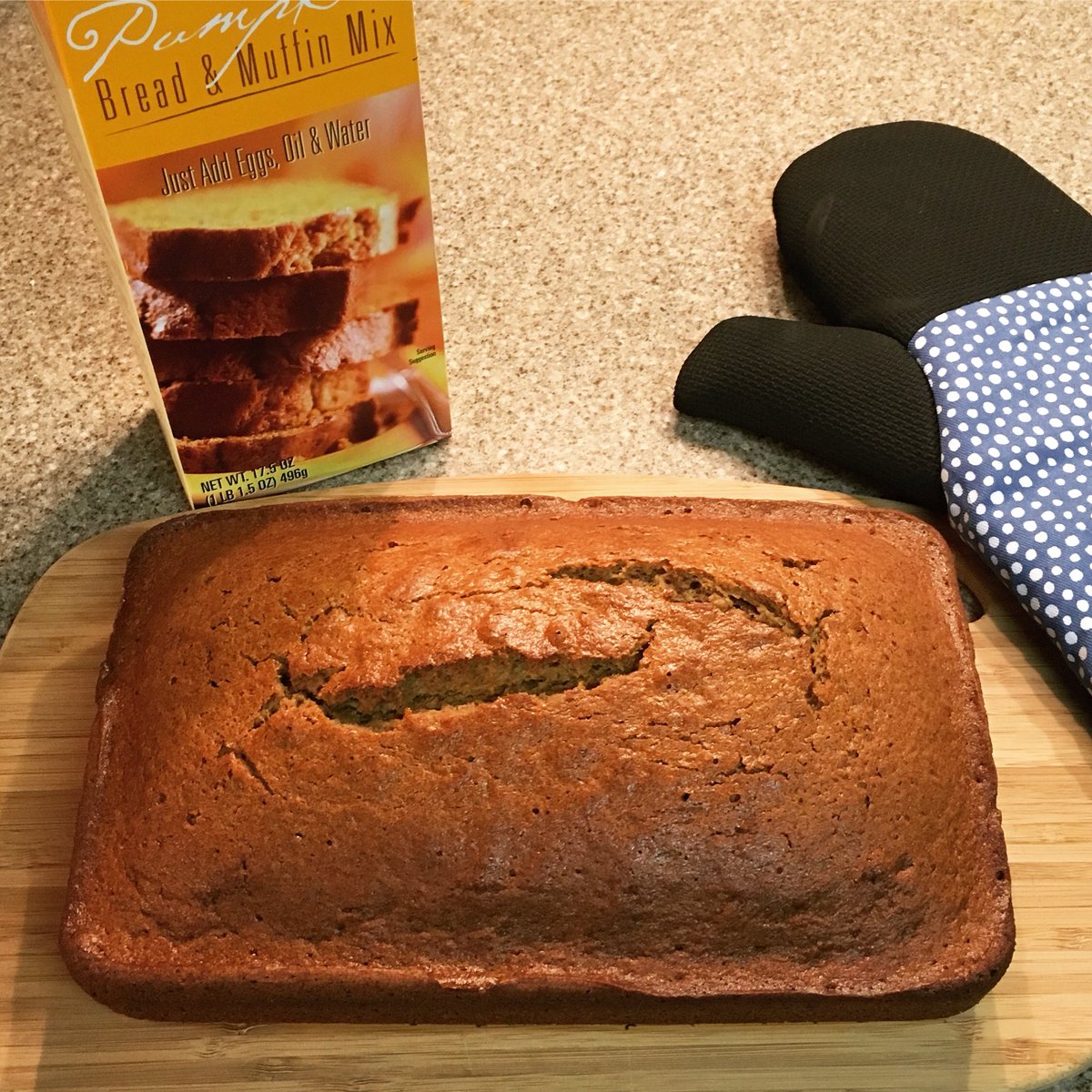 DanaBaker's tweet photo. Rainy day baking. I made pumpkin bread from a Trader Joeβs mix. Very easy and delicious! π #imabaker #getit #imfunny https://t.co/OkTnaRAxLX