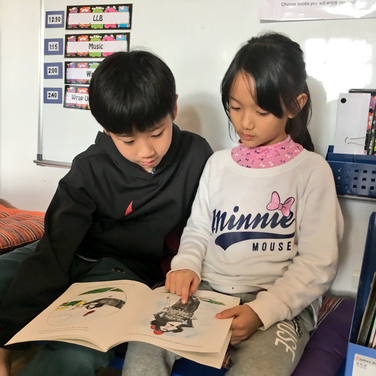serzinclioglu's tweet photo. More partner reading! Sharing their #thinking, clarifying their #understanding, and becoming #proficientreaders. @SASchina @TCRWP #saschina #saspudong #pdesrocks #hellomonday #ilovemyschool https://t.co/3PX0pFRMze