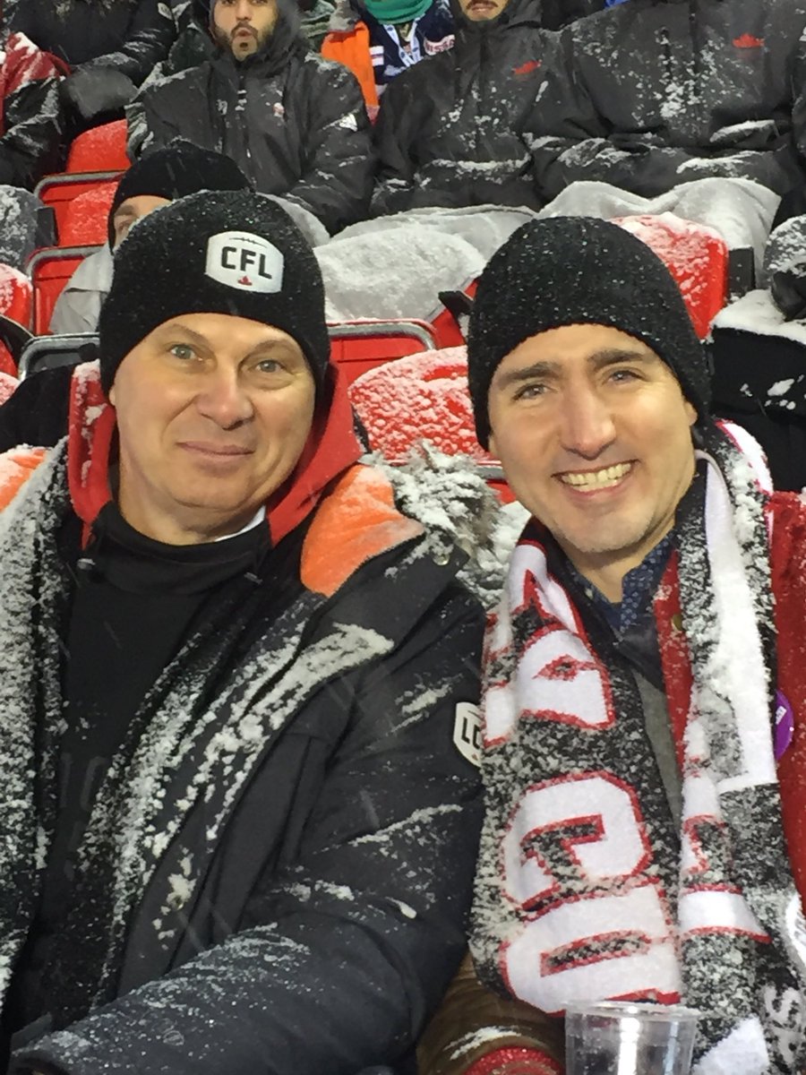 RandyAmbrosie's tweet photo. #GreyCup 🏈 in the ❄️ with @JustinTrudeau! #ArgosFootball #GoStampsGo https://t.co/5J98pYJ8jJ