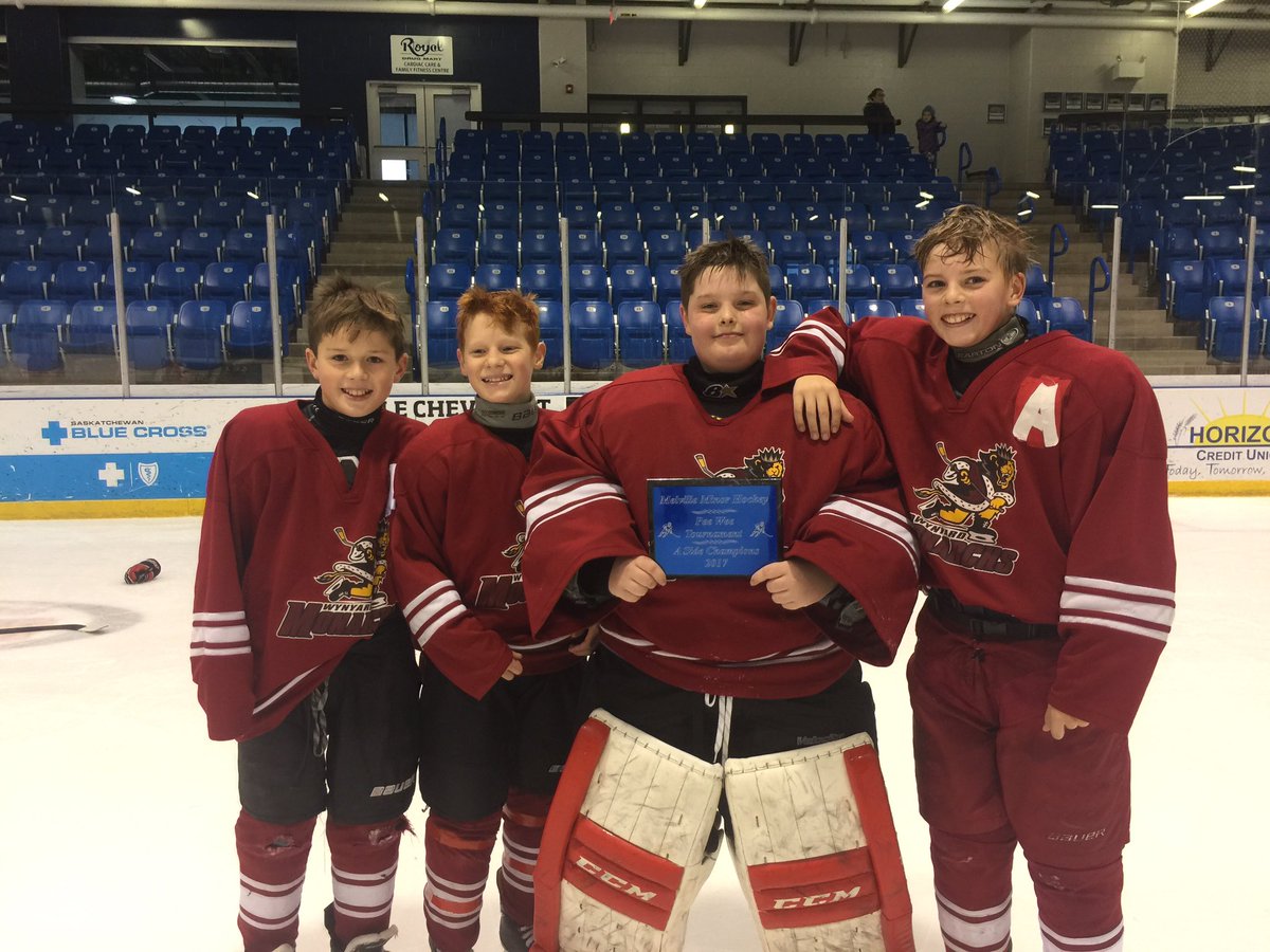 fisherjeff14's tweet photo. #totalteameffort #proudcoach #prouddad #monarchpride https://t.co/ArFc07OdCs
