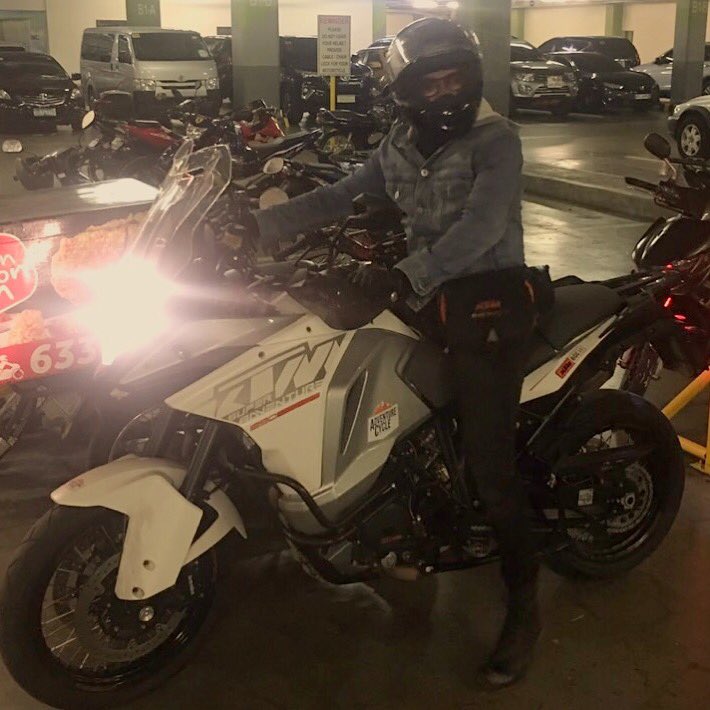 GaryValenciano1's tweet photo. I so love riding this machine!!!!#KTM1290SuperAdventureT #KTMBGC ... and maybe if I dream hard enough, she’ll be mine someday. 👍🏼👍🏼😊💚 https://t.co/LF3BcYd8wp