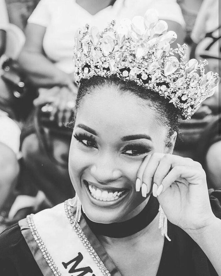 I am supporting #DavinaBennett for #MisssUniverse2017 

Let us all throw our tweets behind this true Jamaican Queen.