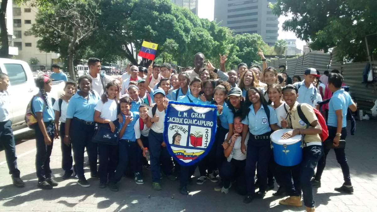 liceocaribia's tweet photo. #Díadelestudiante #PlazaVenezuela #LiceoGranCaciqueGuaicaipuropresente https://t.co/PhYTrNbJhb