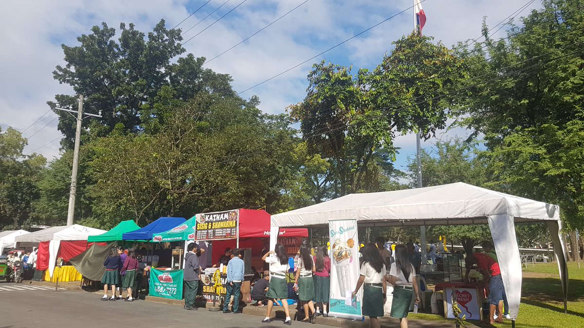 site_feu's tweet photo. It's the start of our org fair 2017!! 

#OrgFair2017
#MagkaisaSaPiyu https://t.co/1vQjTveNzV
