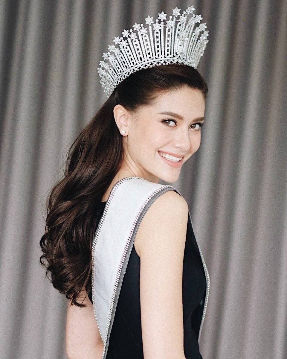 cielmaner's tweet photo. สวย เก่ง ครบ สมมงขนาดนี้ไม่รีได้ไงคะคุณ #MissUniverse #THAILAND https://t.co/VfRU5UreZ1