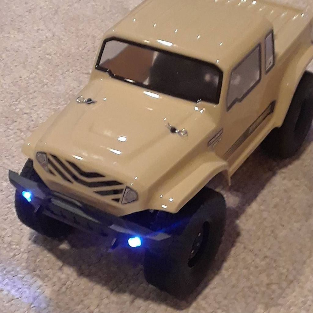 syko3d's tweet photo. New toy #rcstuff #danburyhobbyshop #rccrawler https://t.co/7BsHL6JURS https://t.co/uVTKWArhW1