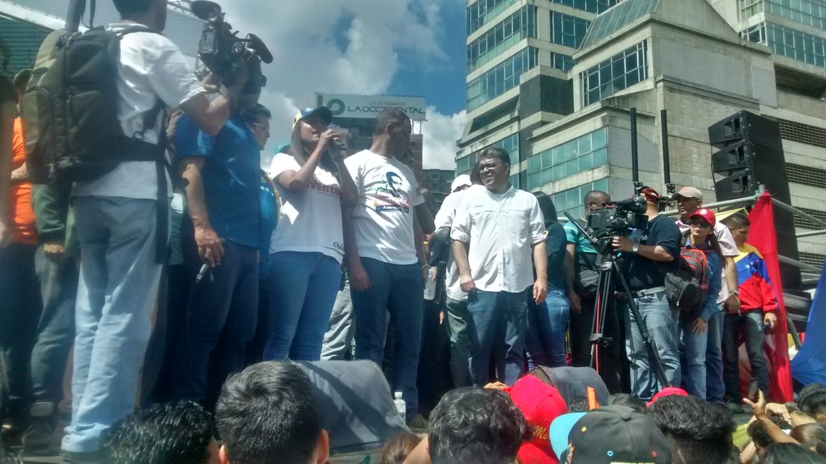 liceocaribia's tweet photo. #DiaDelEstudiante #MinistrodeEducación #CiudadCaribiaPresente #LiceoGuaicaipuro @ZonaEducativaDC @JauaMiranda https://t.co/NmZ7xoOkcw