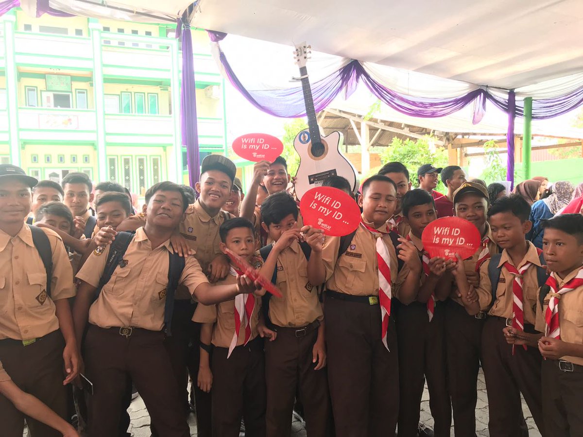 ompay62's tweet photo. Guru jadikan anak bangsa yg berkualitas , bersama PS JAK-UT @wifi_id#wico_darulmaarif_treg2 https://t.co/5uSx1Sx02G