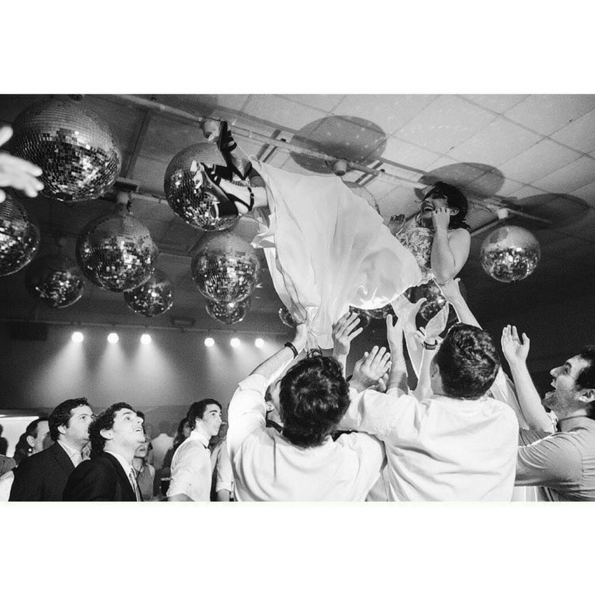valentinacshoes's tweet photo. Gracias a las novias más cancheras y divertidas por elegirnos 🙌👏❤👠
Crédito: @rodriguezmansilla https://t.co/TFBToWFfGH