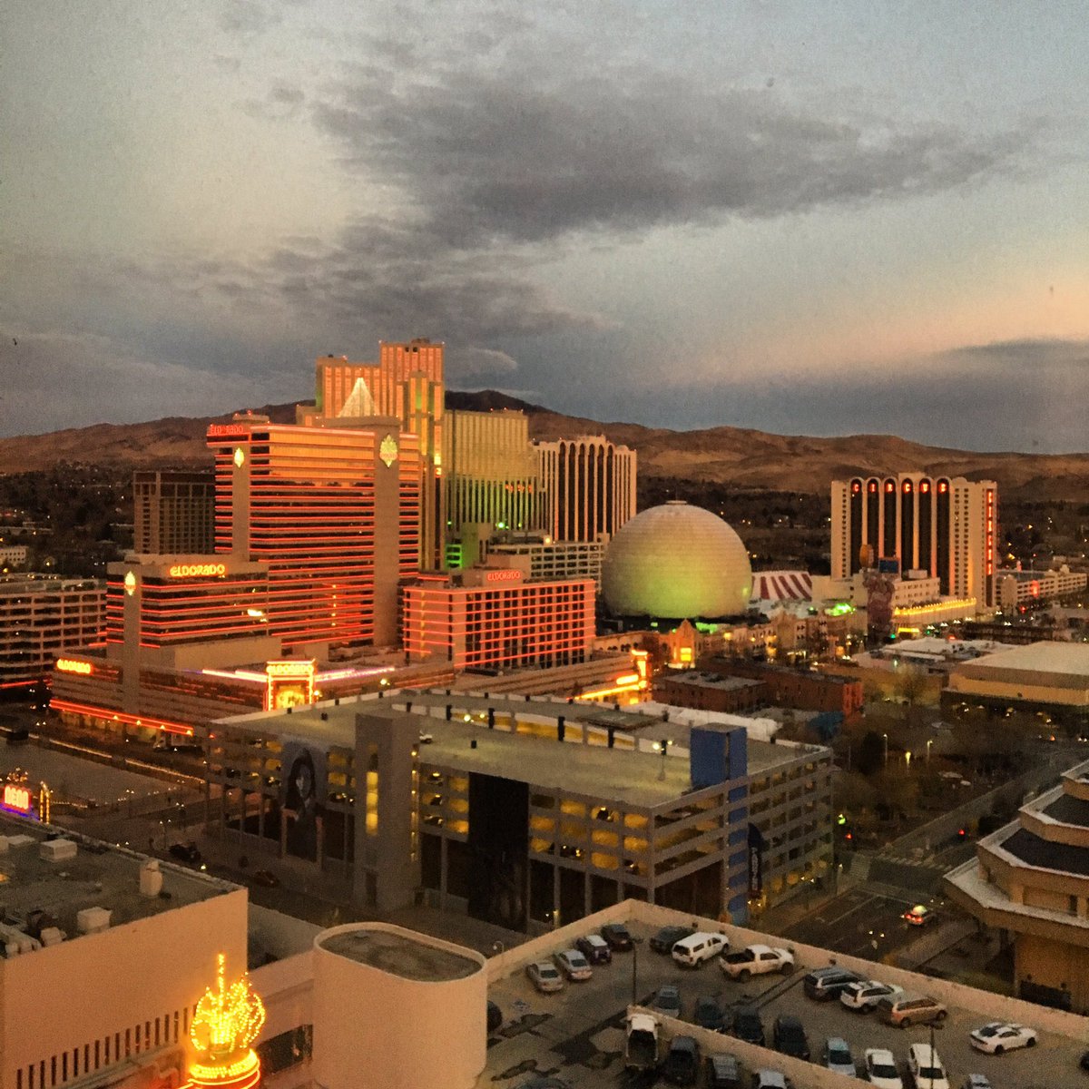 UsAndATruck's tweet photo. Reno, NV. We stayed at @harrahsreno.  This is the view from the 21st floor, east tower. https://t.co/pXgZooglwe