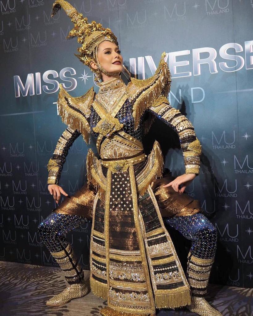 sanddychiangmai's tweet photo. โอ้โห😲งงมากชุดประจำชาติญี่ปุ่นได้ไปแบบนี้ต้องสู้ไม่ถอยให้พี่มารีญาสวมมงกุฎค่ะ🔱😀
#MissUniverse #THAILAND Cr.on pic https://t.co/goVY52W0qh