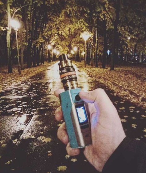 WismecRetailer's tweet photo. That's so wonderful to walk and #vape in a so beautiful night scene.
#Wismec, #ecig, #vaping, #ReuleauxRX2/3, #vapemod, #vapestyle, #vapelife https://t.co/NehR6uvO03