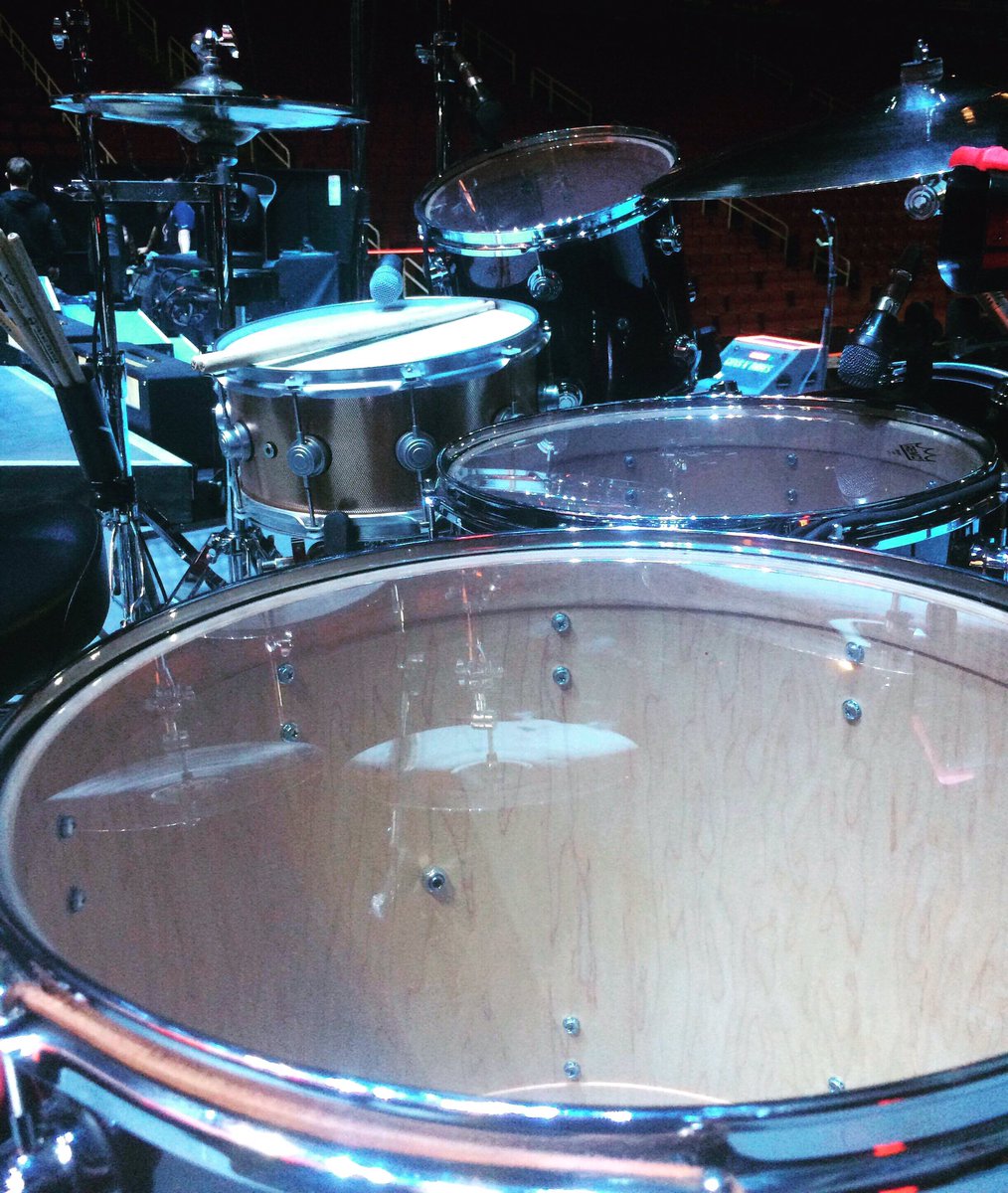 gunsnroses's tweet photo. Alright LA!
The first 20 people to head over to The Troubadour right now will get a used signed #GnFnR drum head...
Good luck https://t.co/GfCRFagavT