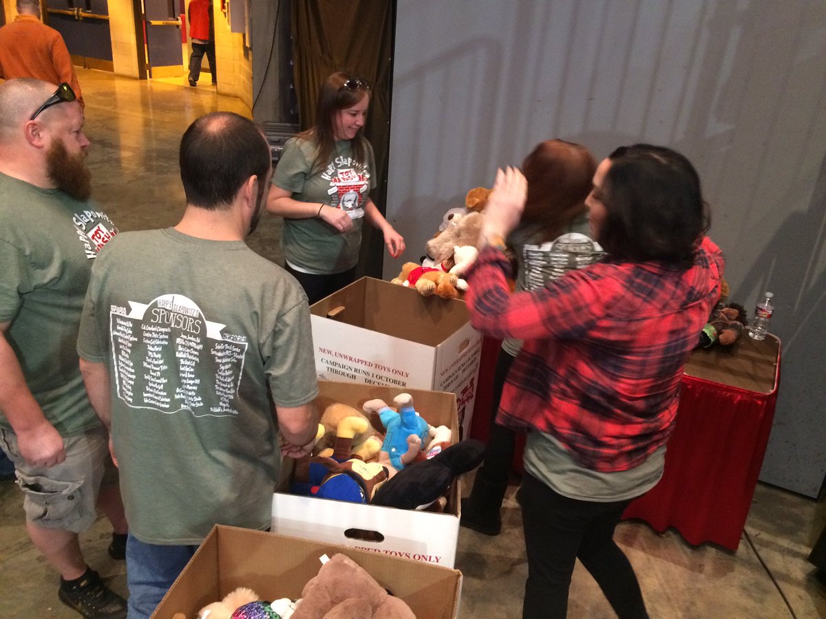 SEMORedhawks's tweet image. Thank you fans! Thanks to your generosity at the @SEMOMBB @HappySlapowitz Teddy Bear Toss, we donated 156 stuffed animals to Toys for Tots!