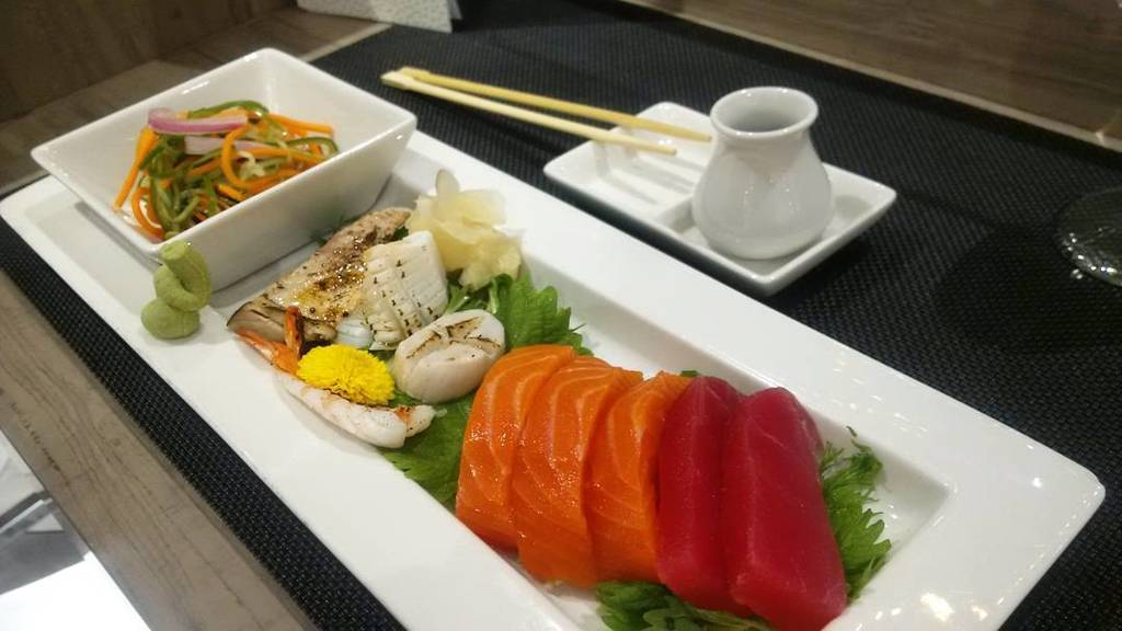CarolineJBecker's tweet photo. @saks #sushi 🍣 #saks #saksstyle #restaurant @cfsherway #cfsherway #foodto #foodetobicoke #etobicoke #toronto #food #weekend #familytime #sherwaygardens #zamic #becker #caroline #andrew https://t.co/QNXZ3PE0Pr https://t.co/9paNUBCE6n