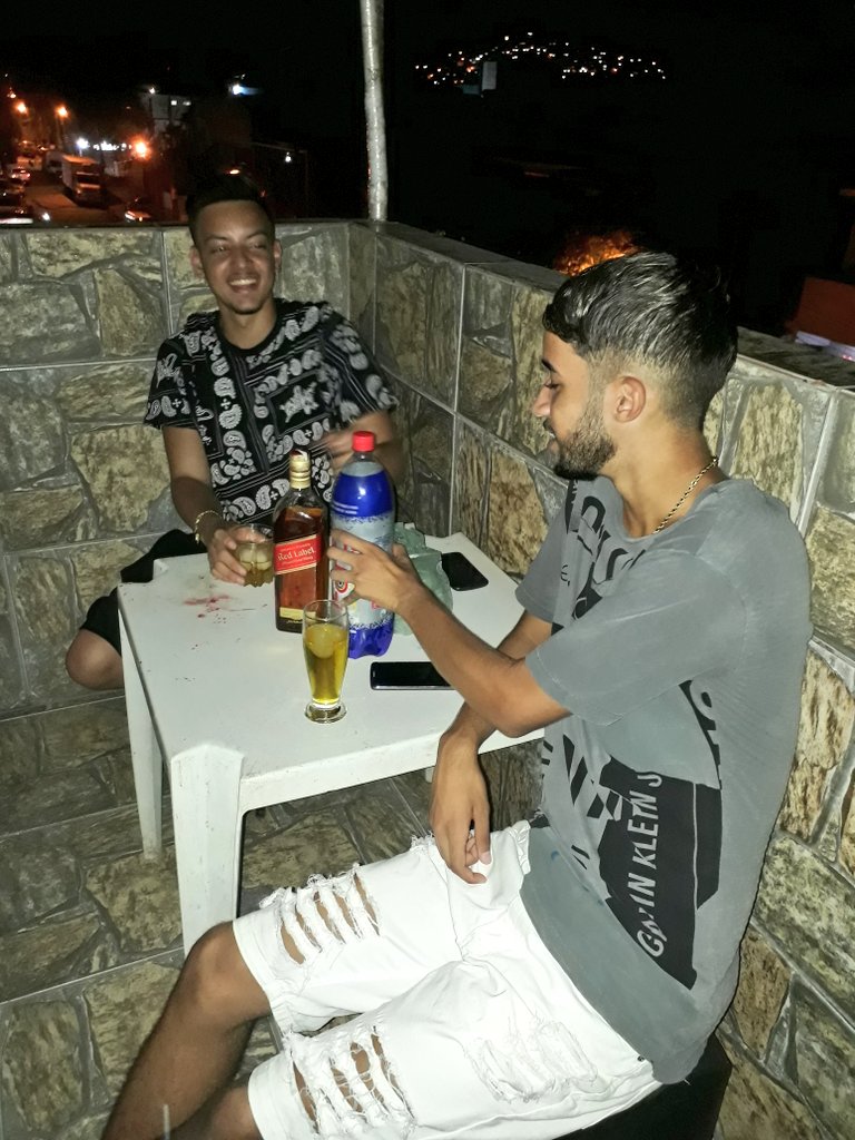 Vpzada7's tweet photo. Meus parabéns irmão, tudo de bom pra tu e que Deus te abençoe sempre, juntos dês de berço mesmo!!! 🎉🍻❤ #Bebermorar #19doRoan @roancarlos_ https://t.co/1jgHoaov9q