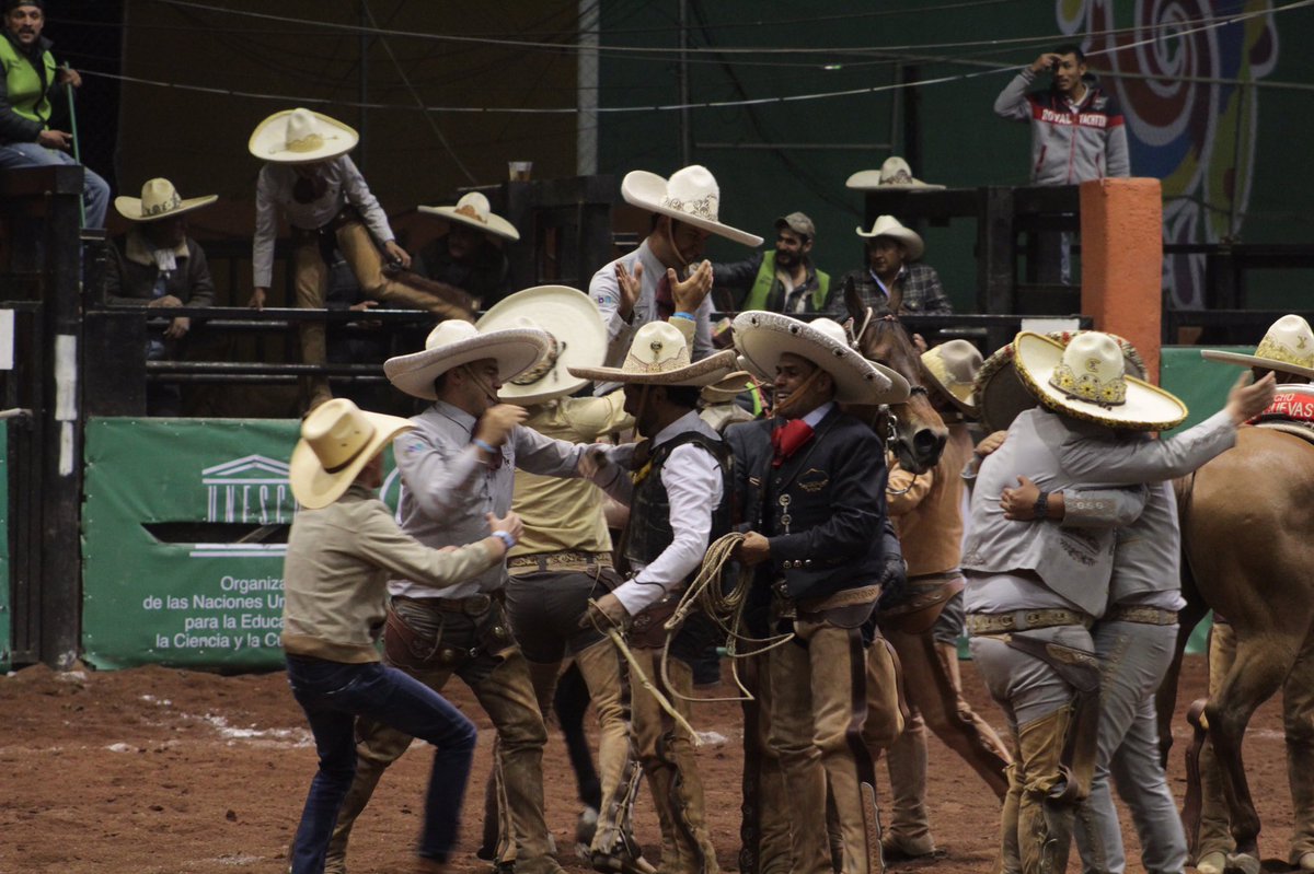 jorge_rojo's tweet photo. "Rancho Las Cuevas", Campeones de la Categoría AA, del Campeonato Nacional Charro Hidalgo 2017. ¡Enhorabuena! #JRojo https://t.co/8AaPKmWzXk