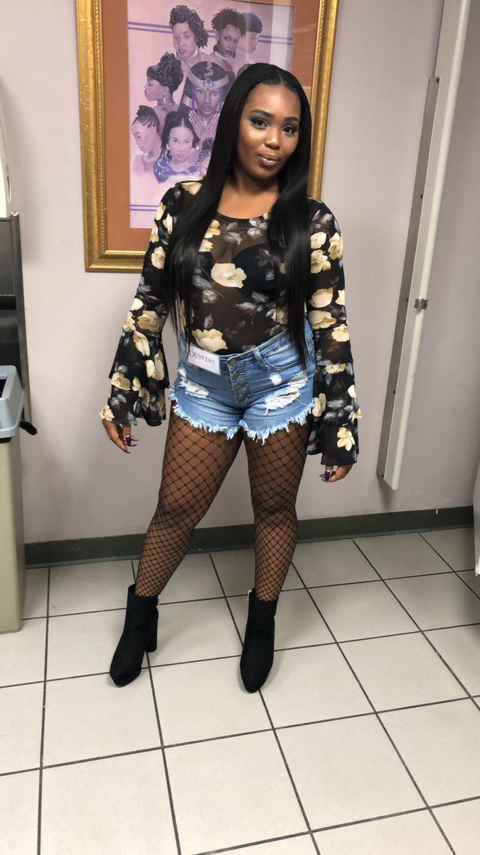 iamdestiny_king's tweet photo. DestinyMuzic is in the building #ShowtimeInChicago #ImReady #Postiveentertainment https://t.co/Kn73EXw87U