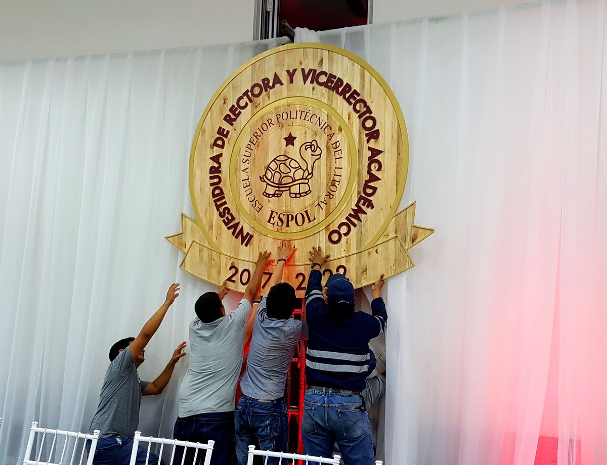 AsiriLabs's tweet photo. Cumplimos con el trabajo de talla encomendado por ESPOL. Sello decorativo en madera alistonada, para el acto de Investidura de la nueva Rectora de la Universidad. Talla computarizada CNC. Trabajo de principio a fin, desde el diseño hasta la instalación. #Makers @cparedesverduga https://t.co/hISejobown