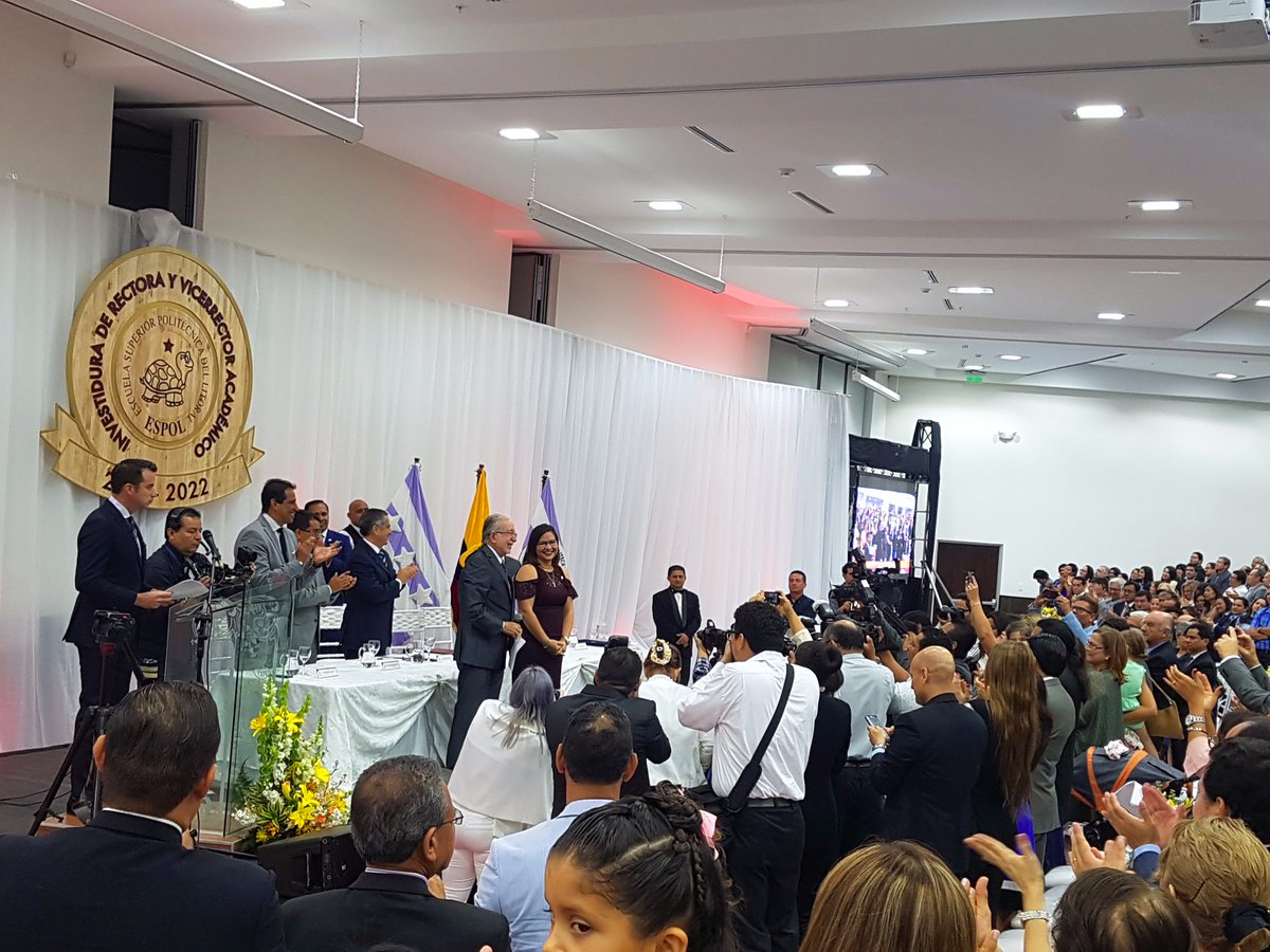 AsiriLabs's tweet photo. Cumplimos con el trabajo de talla encomendado por ESPOL. Sello decorativo en madera alistonada, para el acto de Investidura de la nueva Rectora de la Universidad. Talla computarizada CNC. Trabajo de principio a fin, desde el diseño hasta la instalación. #Makers @cparedesverduga https://t.co/hISejobown