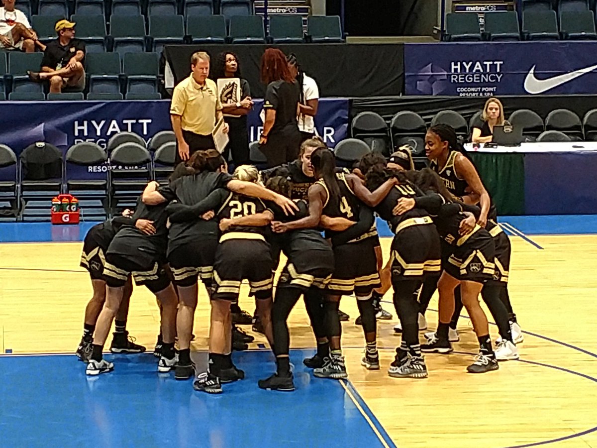 dssw34's tweet image. Enjoyed supporting @WMU_WBB this weekend in Florida!Good to see them battle! They played great competition, made team memories.. preparing for league play! Glad to see so many parents, alums and supporters in FL!
#wewillreign
#roadwarriors
#itwillpayoff
#lovemy23&amp;amp;34