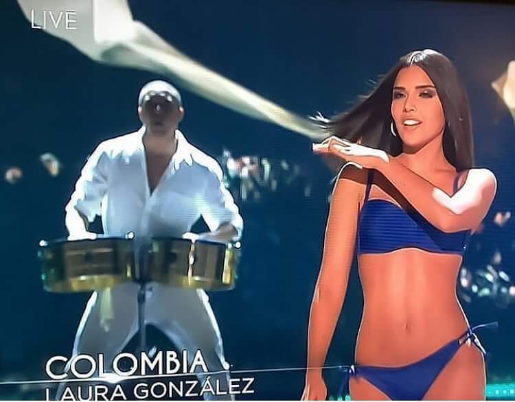 JulietMesa1's tweet photo. YA SABEN QUE NO PUEDEN HACERLE BULLYING A LA GORDITA DEL SALÓN :v PUEDE TERMINAR SIENDO MISS UNIVERSO🇨🇴🇨🇴
#Colombia #MissUniverse 😍 orgullo nacional #misscolombia #MissUniverso https://t.co/QtLCeBTCy4