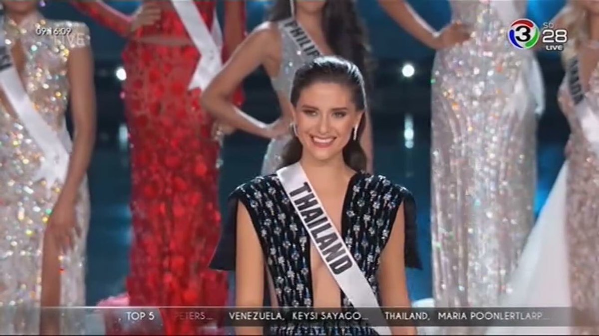 Dheerahackz's tweet photo. Your evening gown is just everything!!! #MissUniverse #THAILAND https://t.co/atEcf9QUdL