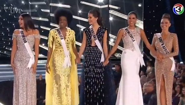 primmie_35's tweet photo. ตำแหน่งยืนรอบ 5 คน ก็รู้แล้ว มารีญาสู่จักวาล 
#MisssUniverse #Thailand https://t.co/zlxSYihAg5