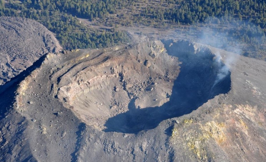 SkyAlertMx's tweet photo. Esta semana también sobrevolaron el @Volcan_Colima, y como en el Popocatépetl, no se observa domo de lava.
Reporte --> https://t.co/HoDz1XOTur

RESCO-CUEIV
UdeCol. https://t.co/C1l5vu34g0