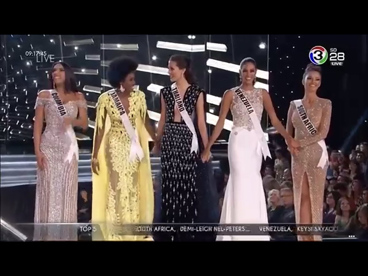 yoware's tweet photo. 5 สาวงาม รอรอบตอบคำถามสุดท้าย

ตำแหน่งยืนของมารีญา เหมา���สมมาก

#MissUniverse #Thailand https://t.co/Qp8O0b7VQ4
