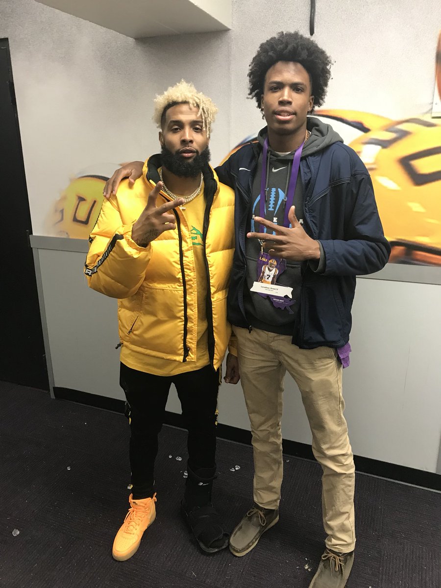 quadbrown10's tweet photo. So many memories made! Had the time of my life and met some of the greatest tigers. To ever do it. Maybe one day I can go down in history like them. It would be an honor to attend LSU. @CoachMCanada @AustinThomasLSU @OBJ_3
#HoldThatTiger
#GeauxTigers
#GeauxDime
#ThrowUpTheL https://t.co/i5wRh7twyx