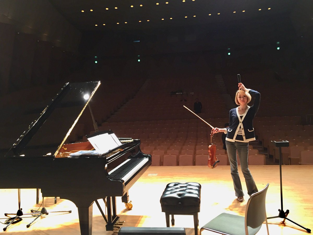 mihopf's tweet photo. たつの市赤とんぼ文化ホールでの公演にお越し下さった皆様、誠にありがとうございました！3度目の赤とんぼホールです。再会あり、初めましてあり、感慨深いステージとなりました。山田姉妹との共演も楽しかったなぁ☺️
これからもひとつひとつ大切に弾いていきたいと思います。 https://t.co/rFbcdCmahe