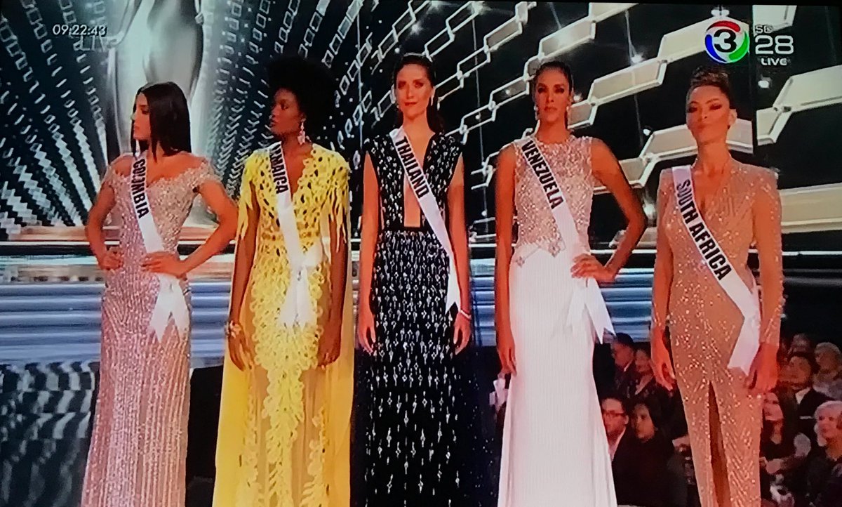 เห็นคนกลางมั้ยคะ เห็นมั้ยคะ
#MissUniverse #THAILAND