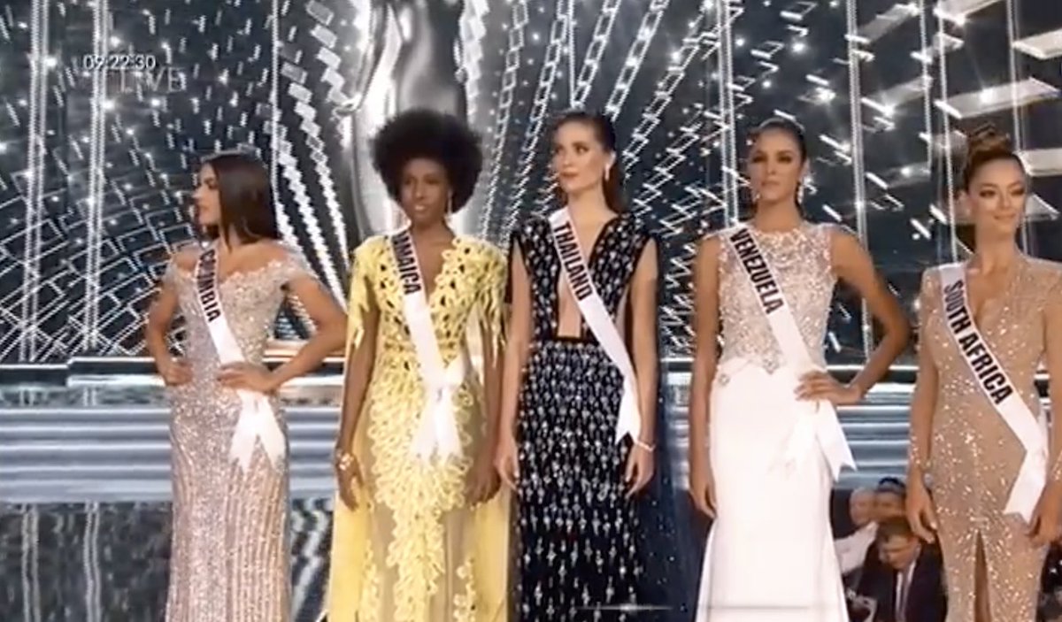 Thairath_TV's tweet photo. "มารีญา" เข้ารอบ Top 5 Miss Universe 2017 ตัวแทนนางงามจากประเทศไทย มงต้องลงแล้ว 🇹🇭 #MissUniverse #Thailand https://t.co/f6RrtUppBN