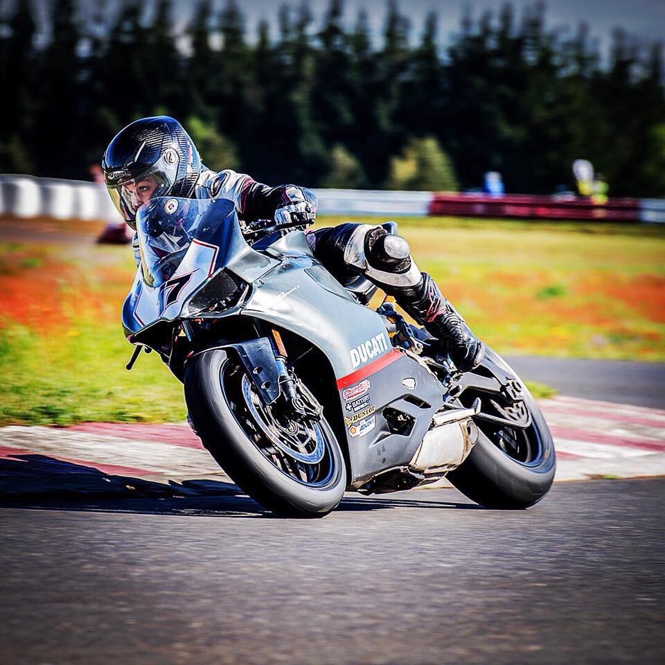 BurgosRafaela17's tweet photo. Fotos del fin de semana en interlomas! @DucatiChile #BatteryEnergyDrink #BatteryFamily #churestyle #dunlop #shelladvance #moto #motogirls #powergirl #motolife #motosport #panigale #panigale899 #blackpanigale #motoblack #ducati #ducatipanigale #ducatisupersport #girlducati #sbk https://t.co/eKUp1BJSHe