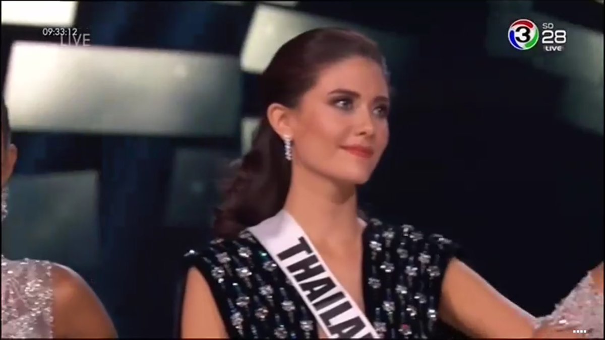tarn_missblur's tweet photo. โฮฮฮ หน้าน้องเครียด รู้เลย ไม่เป็นไรนะ Top 5  #MissUniverse #Thailand https://t.co/sUU6EVOXSN